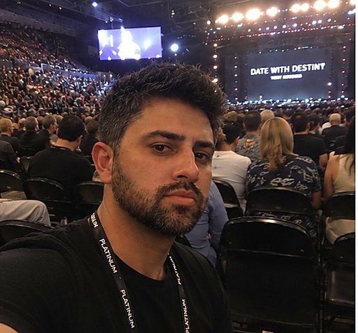 Jean na arena do Date with Destiny, de Tony Robbins